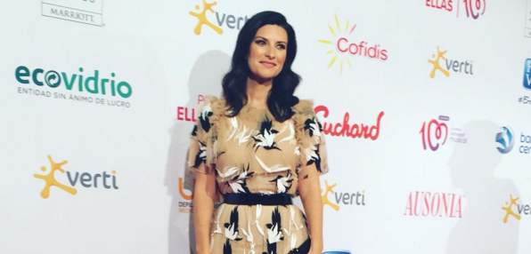 Laura Pausini es photoshopeada por revista española 