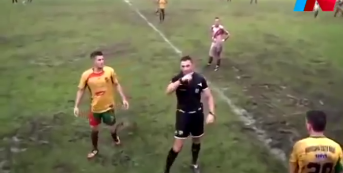 Insólito: Árbitro expulsa al relator del encuentro por criticarlo en vivo