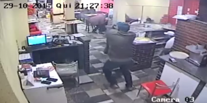 Viralizan impactante video de ladrones repelidos a balazos en Brasil