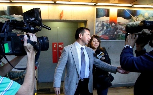 La pregunta que dejó descolocado al polémico Pastor Soto a las afueras del tribunal