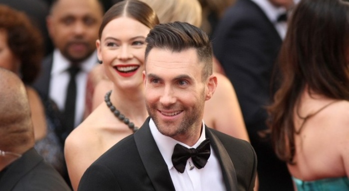 Adam Levine impacta a sus fans con radical cambio de look y nuevos tatuajes