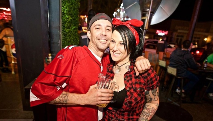 La desabrida propuesta de matrimonio de joven atascado en aeropuerto: Por Facebook