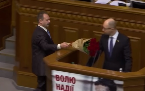 Agresión de diputado al Primer Ministro ucraniano desató brutal pelea