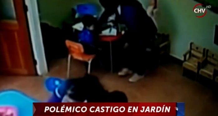 Indignante: Parvularias castigaron a niño 2 años por no llevar una fruta aislándolo
