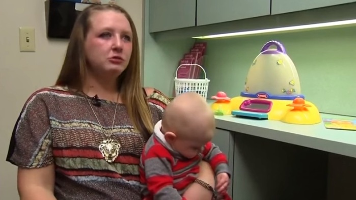 El crudo video que muestra a bebé temblando por las drogas: Su madre era adicta