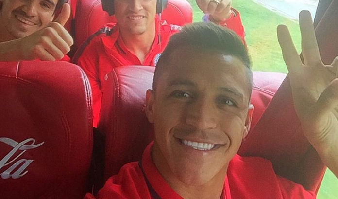 La imagen con que Alexis agradeció a quienes lo apoyaron durante su recuperación en Chile