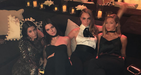 Ángel de Victoria Secret enciende la red con sensual video en lencería