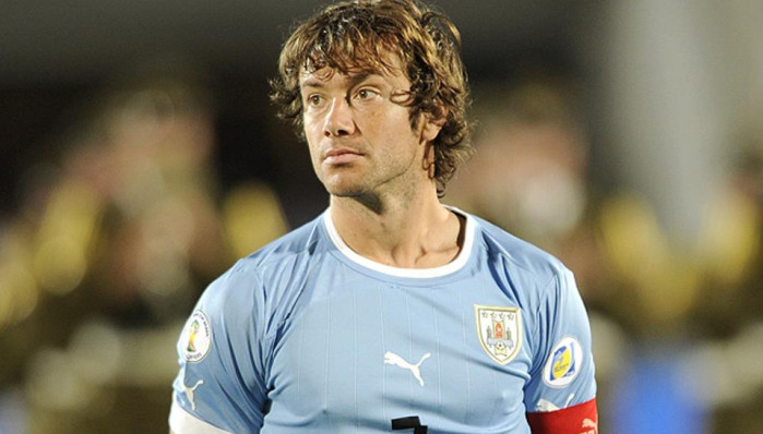 Colo Colo tiene en la mira a histórico uruguayo para reforzar la zaga