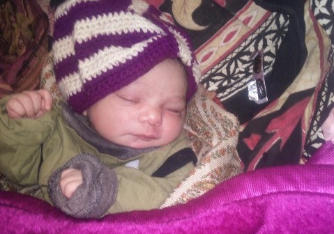 Madre le puso curioso nombre a su bebé en honor al taxista que los salvó