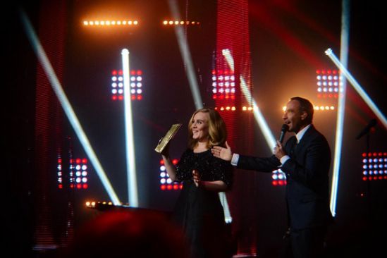 Adele sorprendió a sus fanáticos con moderno y atrevido cambio de look