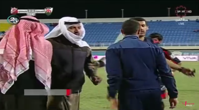 Jeque golpea al árbitro y desata masiva pelea en el fútbol de Kuwait