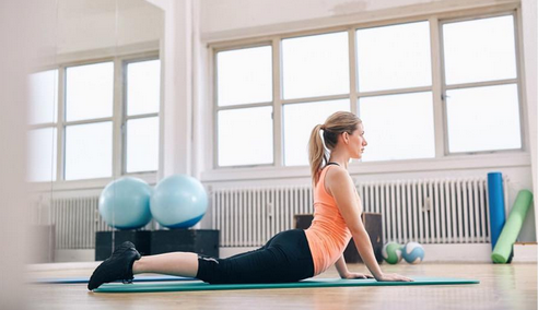 ¿Haces dieta pero tu abdomen sigue igual? Estos 4 movimientos te ayudarán