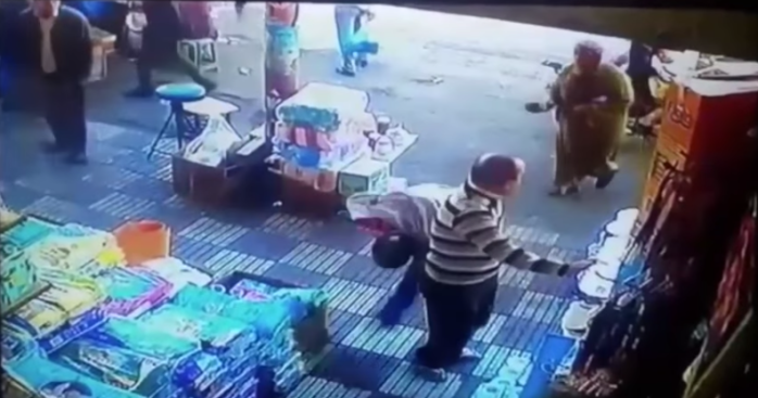 Viral: Mujer mayor dejó K.O. a hombre que le dio un pellizco en el trasero