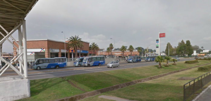 Joven acusa a micrero de discriminarlo y agredirlo por estudiar peluquería