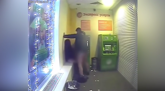 Cámara de seguridad registró a pareja teniendo sexo en cajero automático