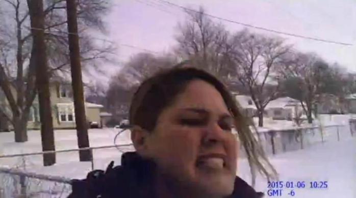 Video captó el momento en que policías asesinaron a madre por error: Protegía a su perro