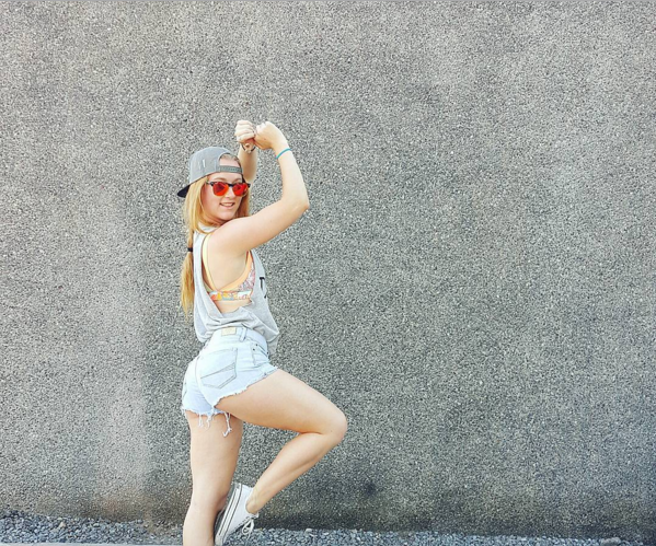 ¿Photoshop? Vesta Lugg se defiende tras críticas por imagen que compartió en bikini