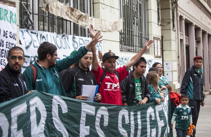 Hinchas de Wanderers depusieron toma de la sede del club sin incidentes