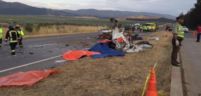 Lista de fallecidos: 9 víctimas fatales deja accidente entre camión y furgón en Angol