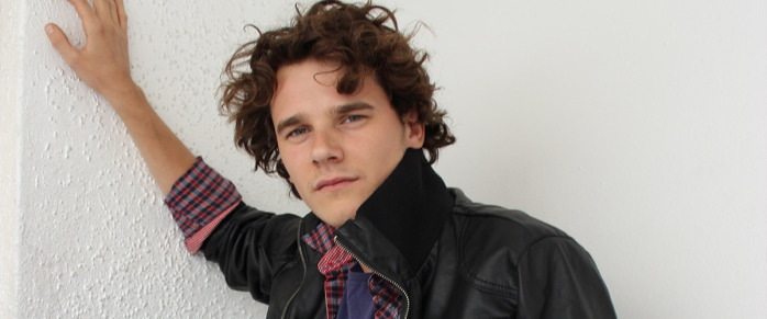 El atrevido negocio teatro-musical del joven actor Christian Séve