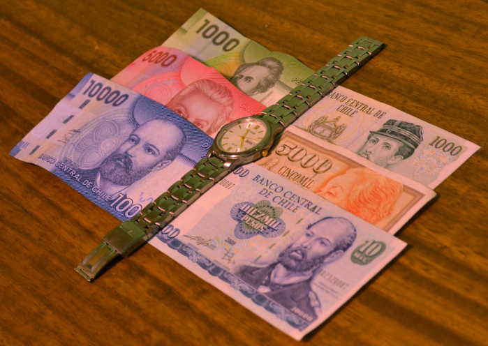 Hermanos intentaron estafar con billetes falsos: Gracioso dibujo de Arturo Prat los delató