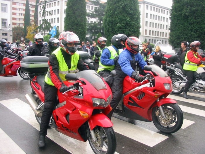 Cursan polémica multa a motociclista que no llevaba chaleco reflectante
