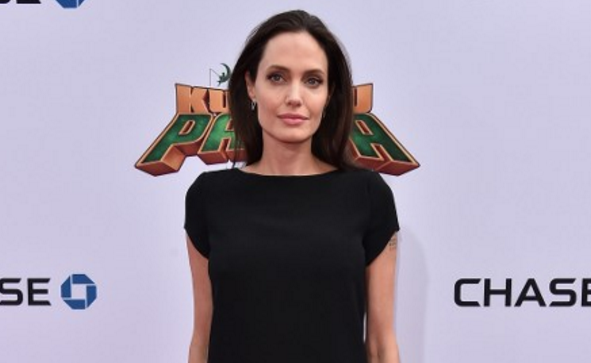 Angelina Jolie generó alarma tras reaparecer en alfombra roja con 