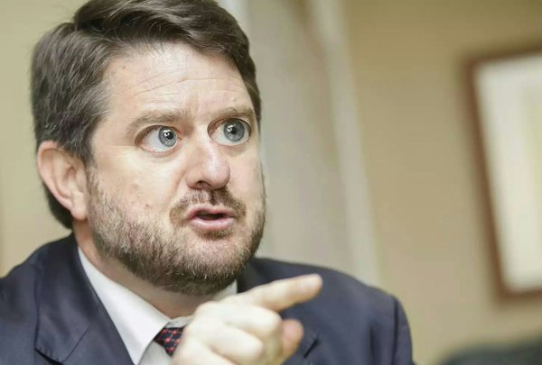 El duro trolleo a Orrego por descartar toxicidad en el aire tras incendio en vertedero