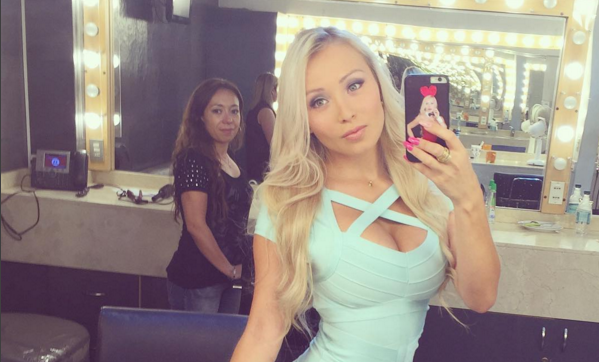 Duras críticas recibió Daniella Chávez luego de presentar su nueva canción en Bienvenidos