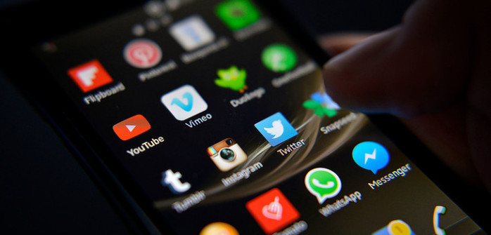 Quiso bromear con que había golpeado a su novia: Twitter lo criticó duramente