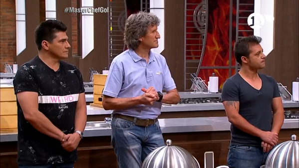 Tuiteros se mofan de polera utilizada por 