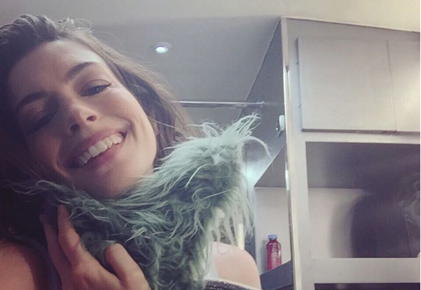 El cambio de look de la hermosa Anne Hathaway en medio de su embarazo