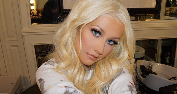 De película: Christina Aguilera recreó mítico beso de 