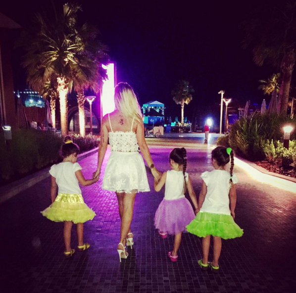 Coté López dio a conocer por qué ya no publica imágenes de sus trillizas