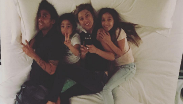 Los hijos del Mago y Daniela Aranguiz hablan cuatro idiomas