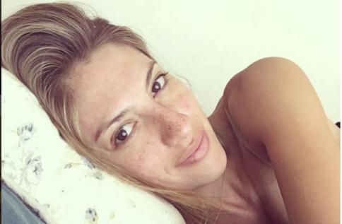 Karen Bejarano deslumbra con osada foto en bikini en Chiloé