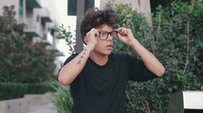 Viral: ¿Cómo verías el mundo a través de unos lentes racistas?