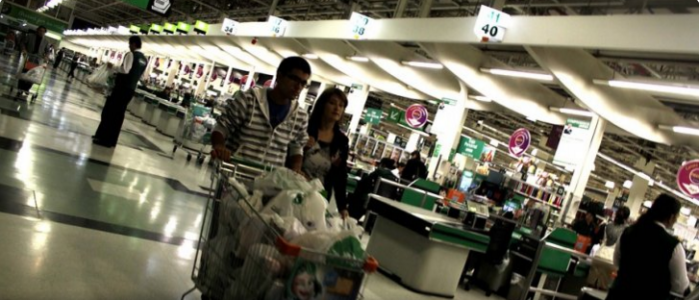 Denuncian colusión de supermercados de Cencosud, SMU y Walmart Chile