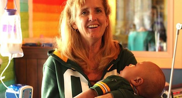 Madre acoge a bebés con diagnóstico terminal para amarlos hasta su muerte