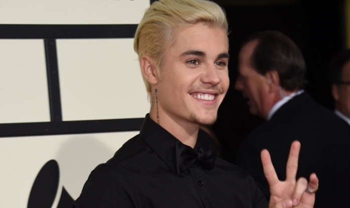 El tierno hermanito de 6 años de Justin Bieber que acaparó miradas en los Grammy