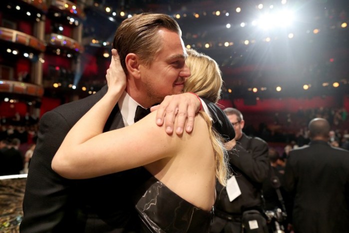 El emocionante encuentro entre DiCaprio y Kate Winslet en los Oscar