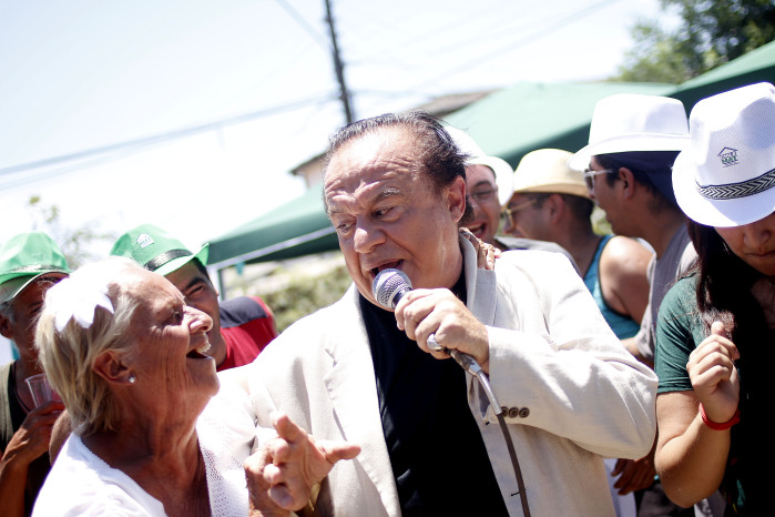 La particular imitación de Luis Dimas a Mick Jagger que generó el trolleo de los tuiteros