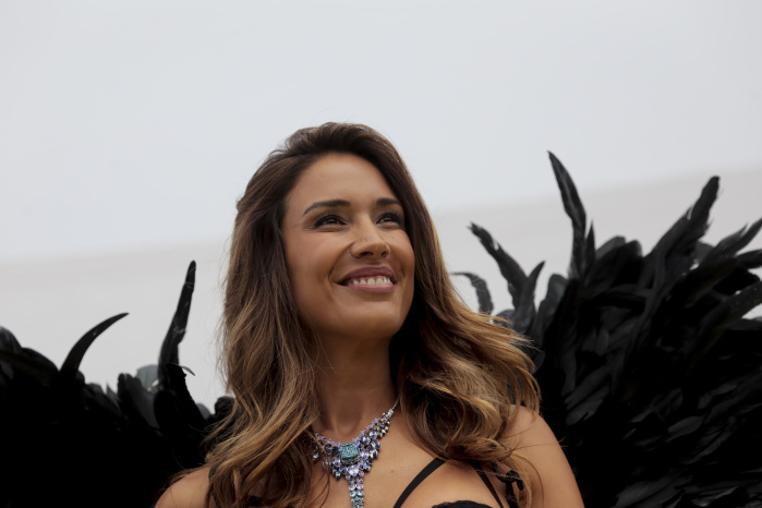 Vesta Lugg lanzó fea crítica a zapatos de Vane Borghi: Le respondió en Twitter