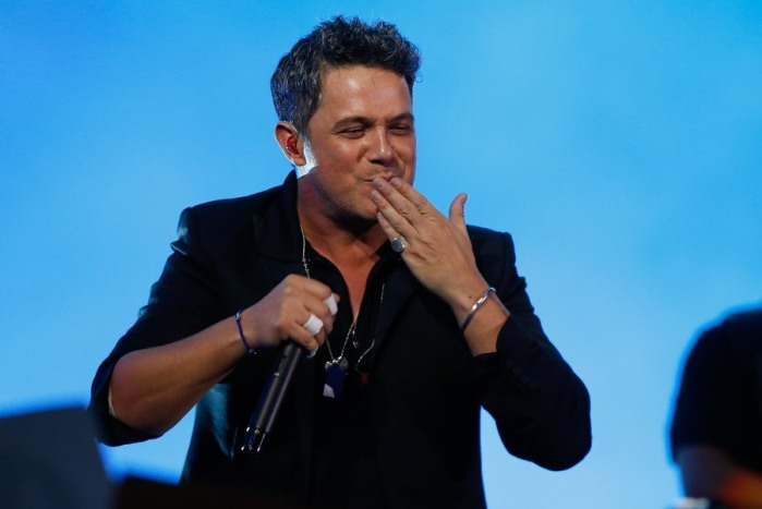 Supuesto sobrepeso de Alejandro Sanz se toma comentarios en Twitter