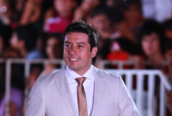 Leandro Martínez comparte adorable foto junto a una de sus trillizas