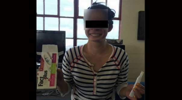 Feliz publicó test de embarazo en Facebook: Su amante hizo revelador comentario