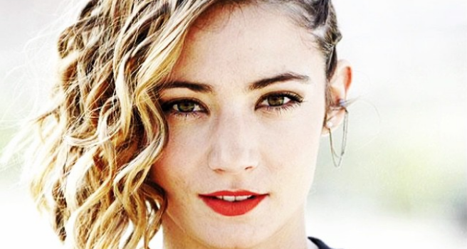 El colorido cambio de look de actriz de 