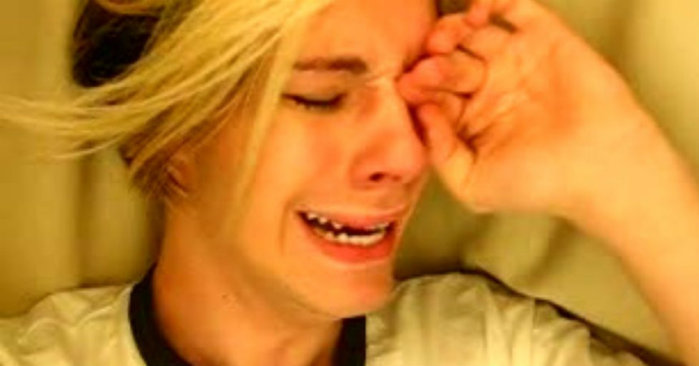 A 9 años de su polémico video: Así luce hoy el joven que lloraba por Britney Spears