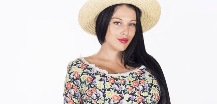 Así fue el sugerente show de Rubí en evento discotequero de La Serena