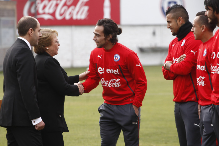 Jorge Valdivia envió duro mensaje a presidenta Michelle Bachelet a través de Twitter